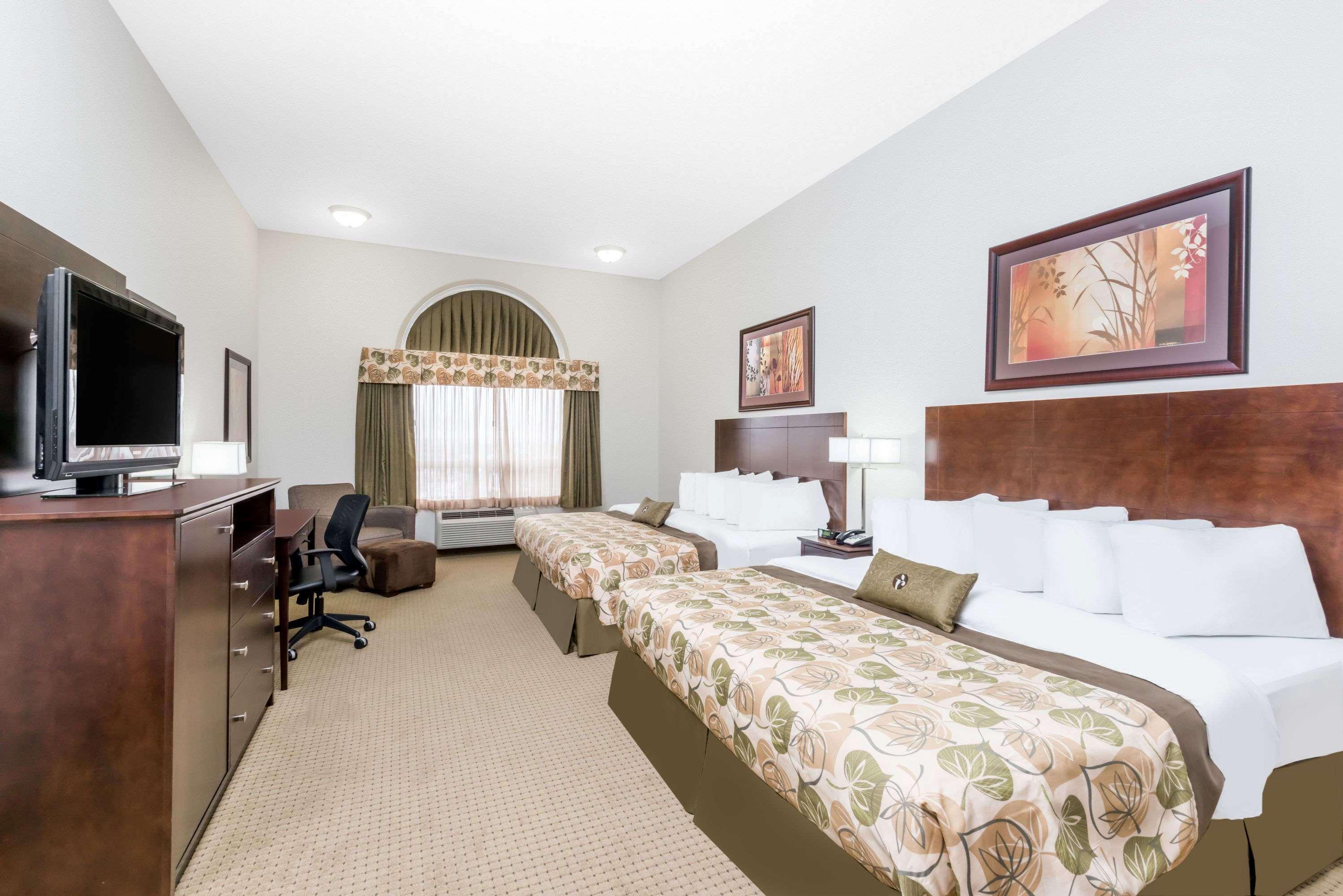 Готель Ramada By Wyndham Olds Екстер'єр фото