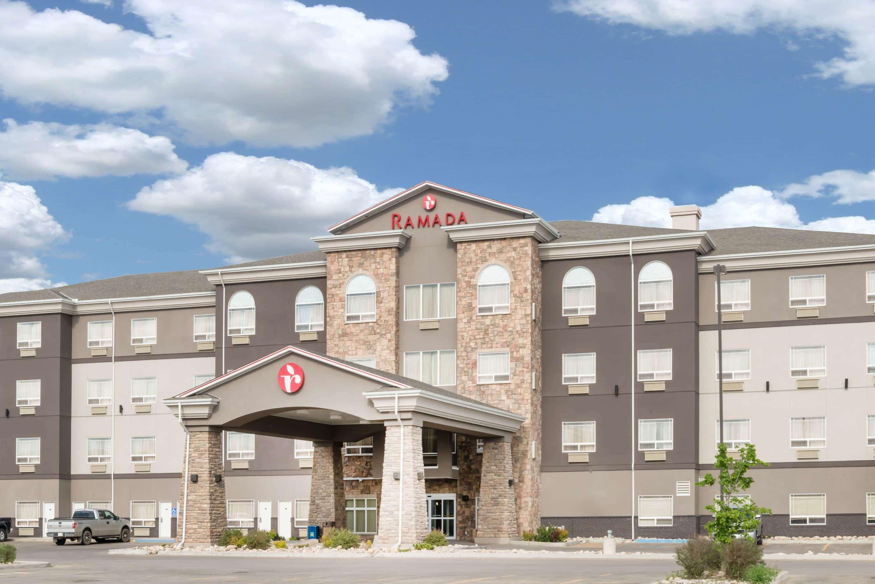Готель Ramada By Wyndham Olds Екстер'єр фото