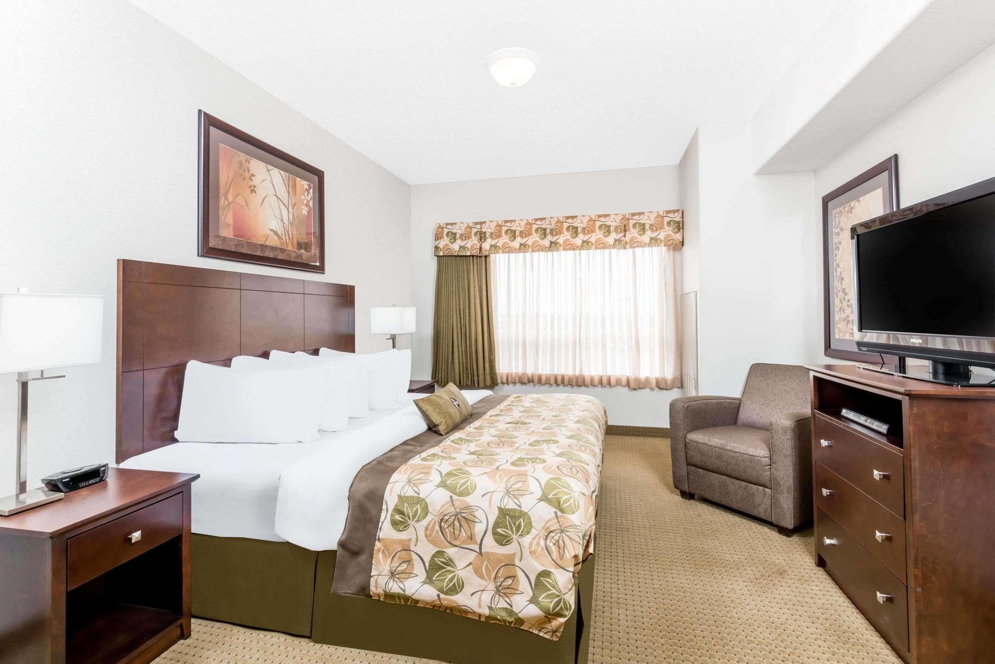 Готель Ramada By Wyndham Olds Екстер'єр фото